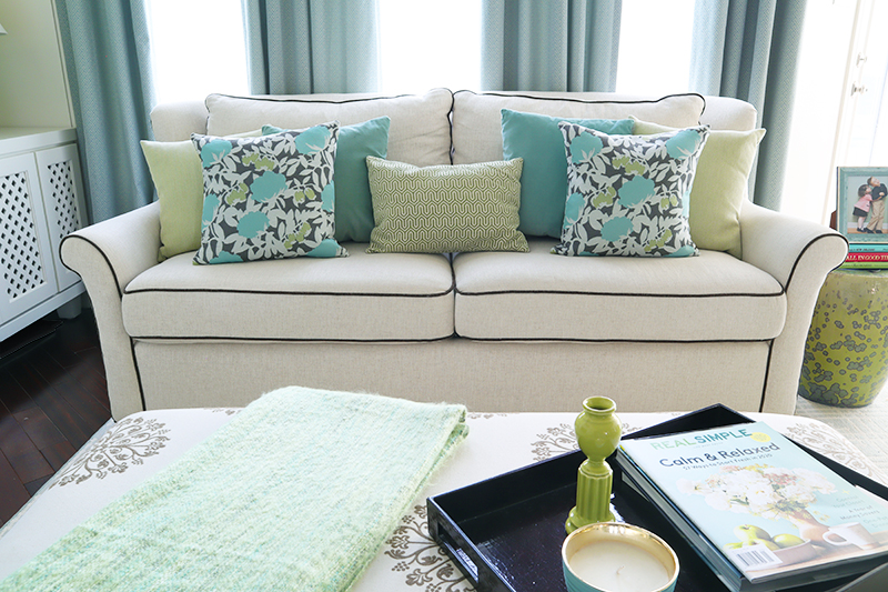 How to Mix & Match Pillows on a Sofa