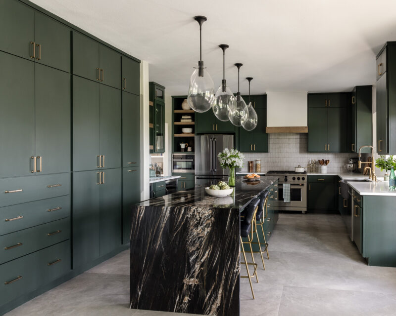 Pearland_KitchenIsland_Pantry_horz