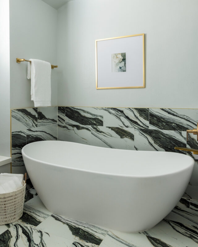 Pearland_PrimaryBath_ tub2